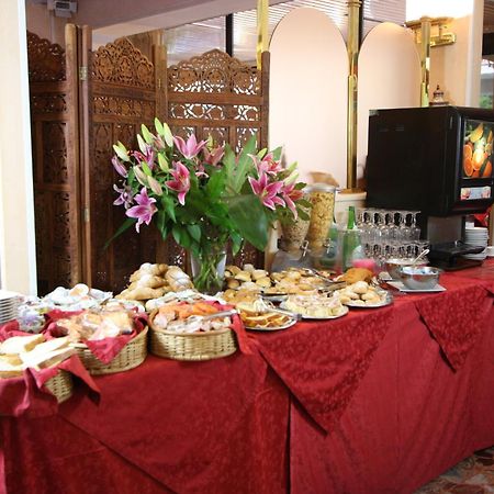 Hotel Britannia Rimini Marina Centro Экстерьер фото