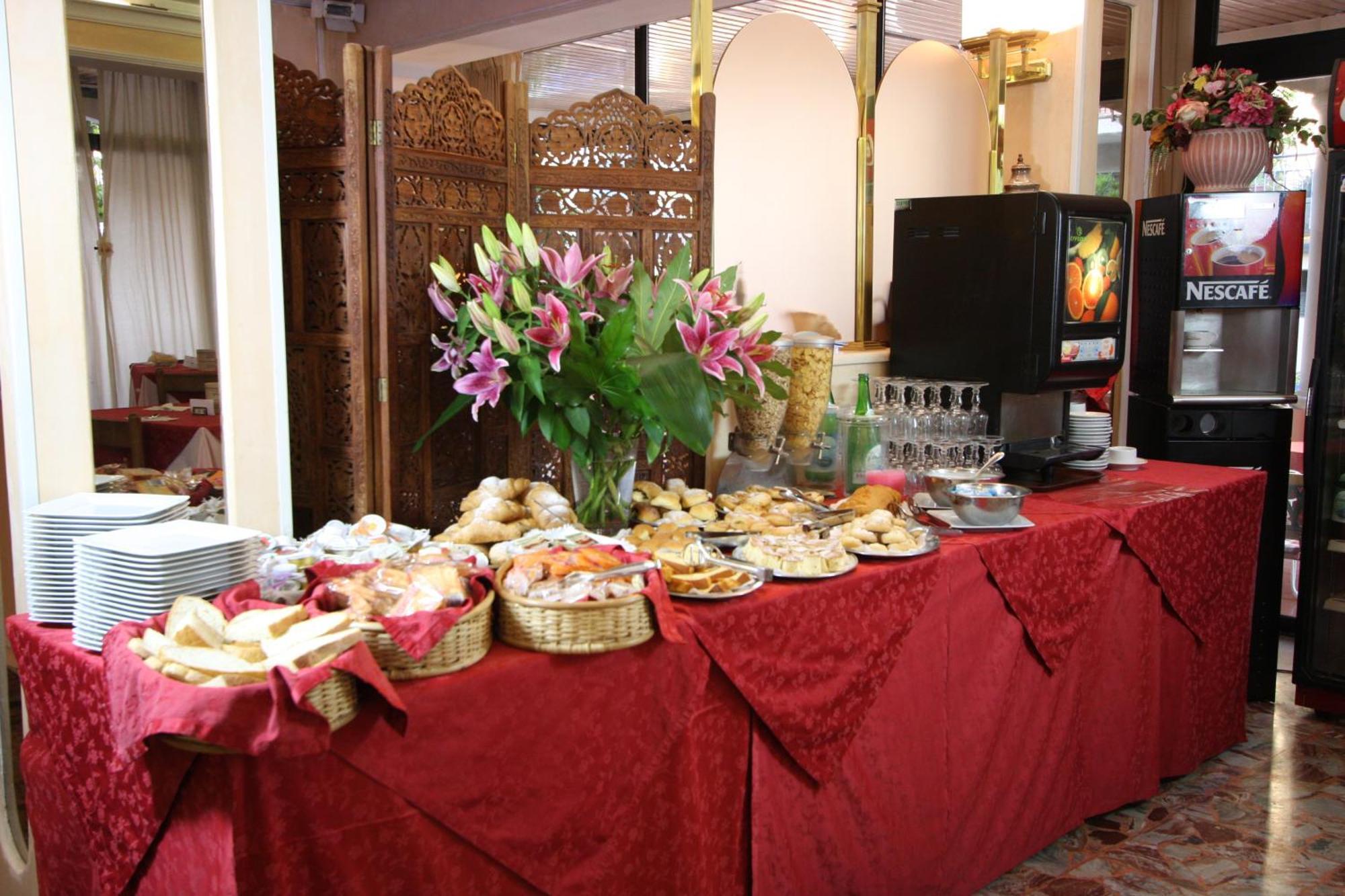 Hotel Britannia Rimini Marina Centro Экстерьер фото