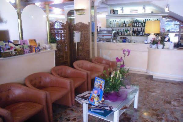 Hotel Britannia Rimini Marina Centro Экстерьер фото