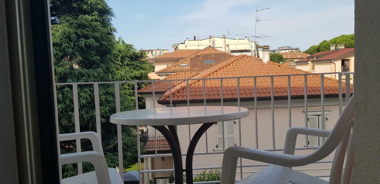 Hotel Britannia Rimini Marina Centro Экстерьер фото