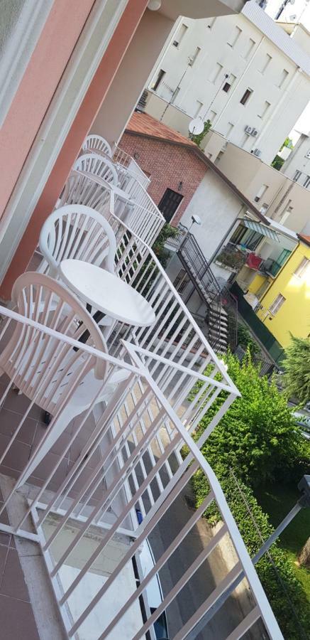 Hotel Britannia Rimini Marina Centro Экстерьер фото